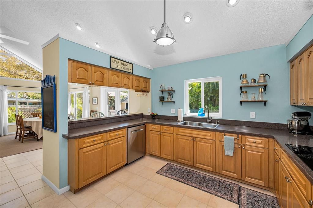 For Sale: $885,000 (4 beds, 3 baths, 2845 Square Feet)