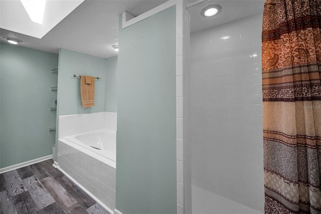 For Sale: $885,000 (4 beds, 3 baths, 2845 Square Feet)