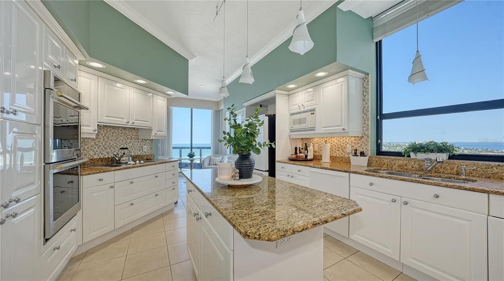 Activo con contrato: $2,495,000 (2 camas, 3 baños, 2655 Pies cuadrados)