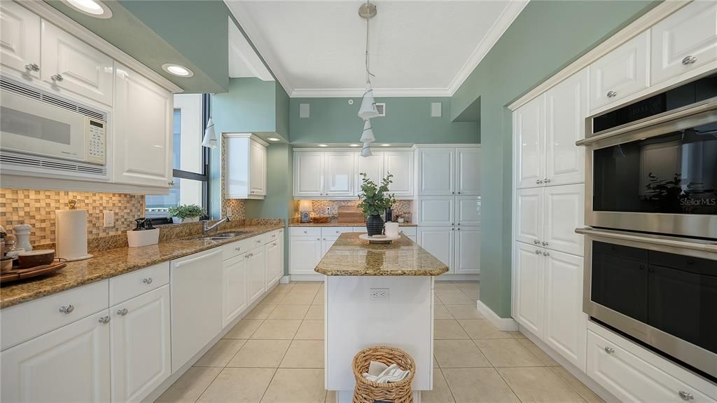 Activo con contrato: $2,495,000 (2 camas, 3 baños, 2655 Pies cuadrados)