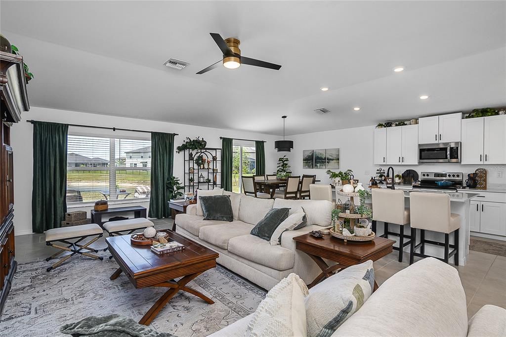 For Sale: $349,000 (4 beds, 2 baths, 1937 Square Feet)