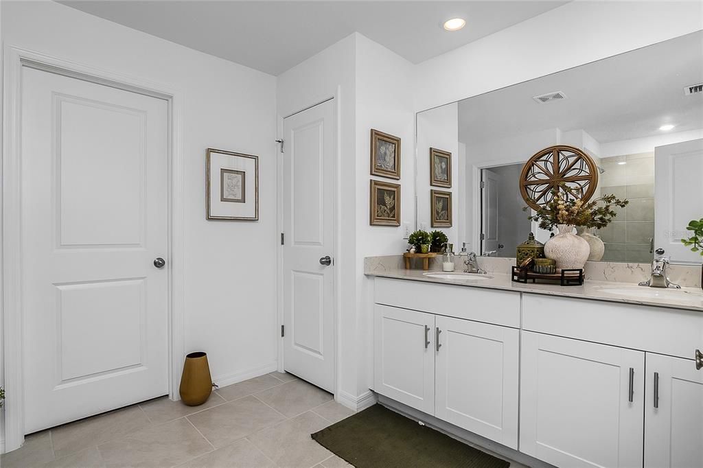 For Sale: $349,000 (4 beds, 2 baths, 1937 Square Feet)