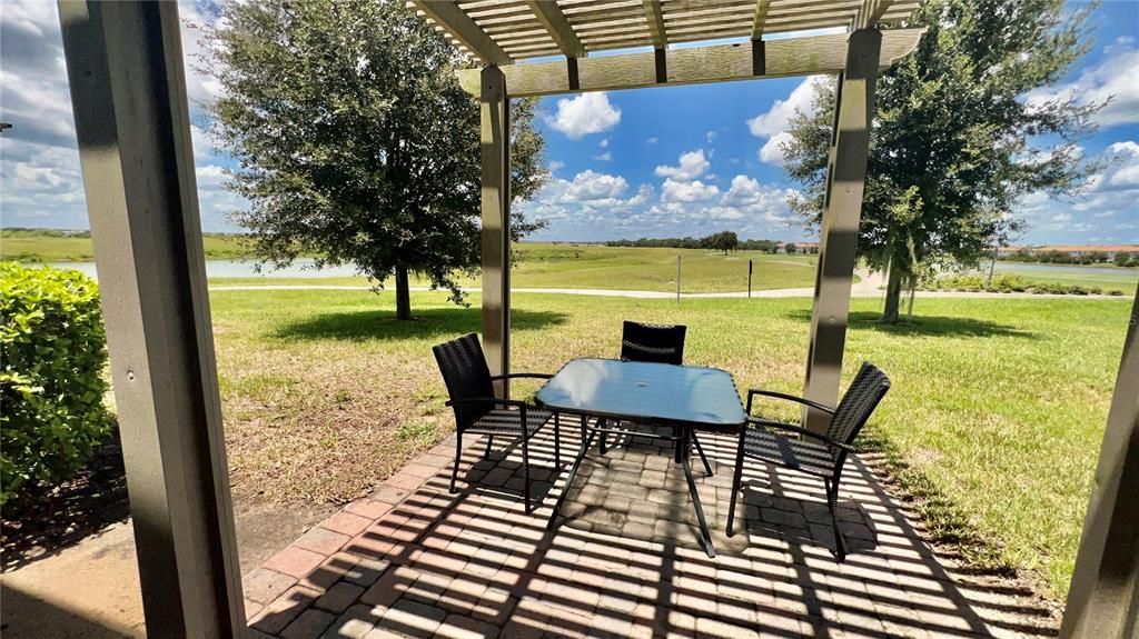 Под контрактом: $303,900 (3 спален, 2 ванн, 1741 Квадратных фут)