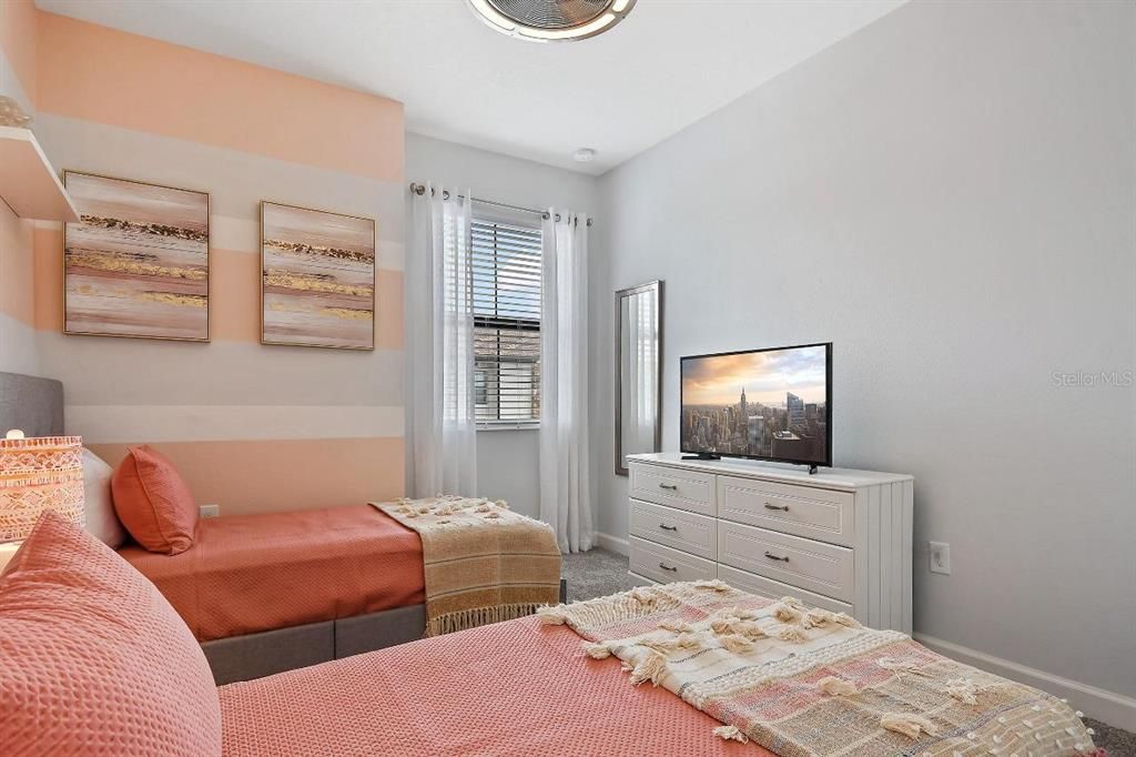 Под контрактом: $303,900 (3 спален, 2 ванн, 1741 Квадратных фут)