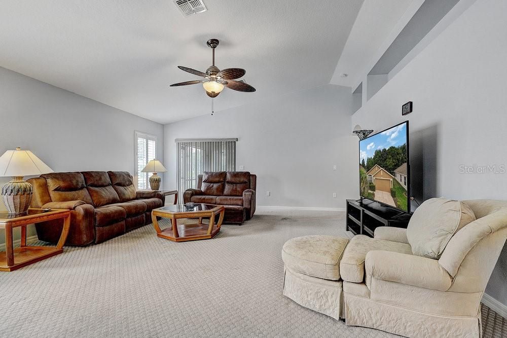 Activo con contrato: $250,000 (2 camas, 2 baños, 1497 Pies cuadrados)