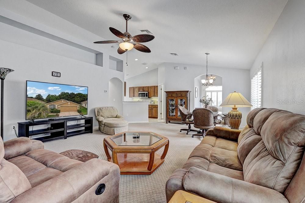 Activo con contrato: $250,000 (2 camas, 2 baños, 1497 Pies cuadrados)