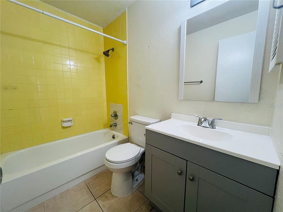 Под контрактом: $198,999 (2 спален, 2 ванн, 1237 Квадратных фут)