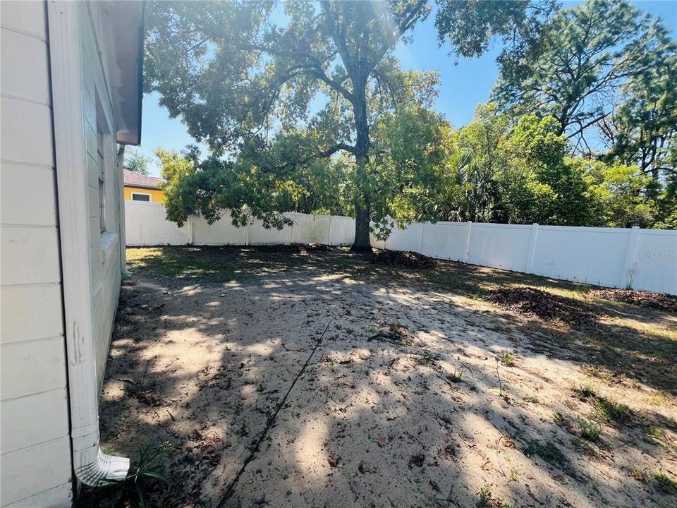 Под контрактом: $198,999 (2 спален, 2 ванн, 1237 Квадратных фут)