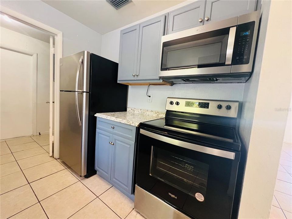 Под контрактом: $198,999 (2 спален, 2 ванн, 1237 Квадратных фут)