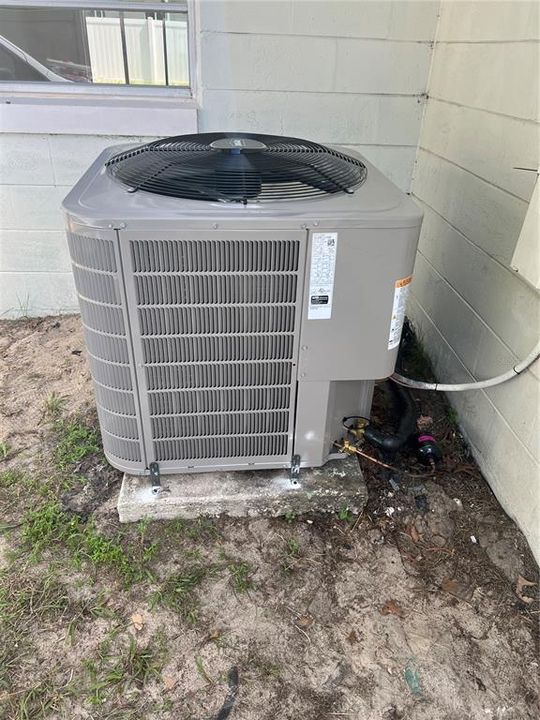 Под контрактом: $198,999 (2 спален, 2 ванн, 1237 Квадратных фут)