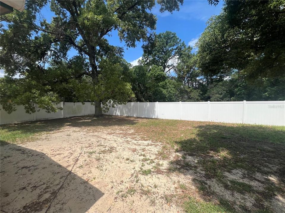 Под контрактом: $198,999 (2 спален, 2 ванн, 1237 Квадратных фут)