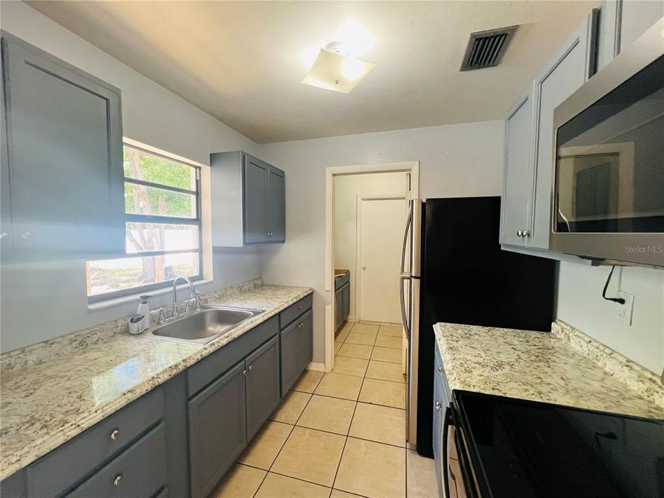 Под контрактом: $198,999 (2 спален, 2 ванн, 1237 Квадратных фут)