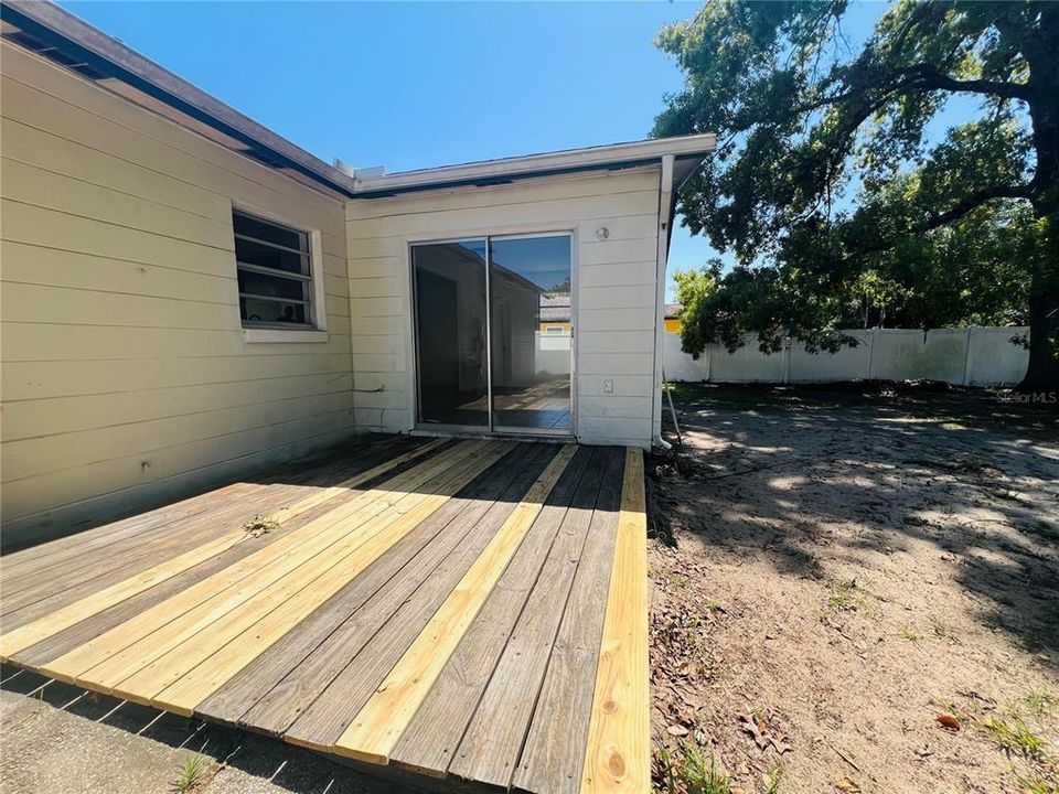 Под контрактом: $198,999 (2 спален, 2 ванн, 1237 Квадратных фут)