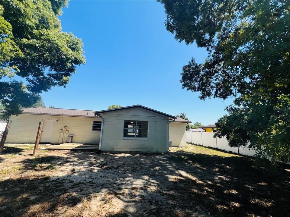 Под контрактом: $198,999 (2 спален, 2 ванн, 1237 Квадратных фут)