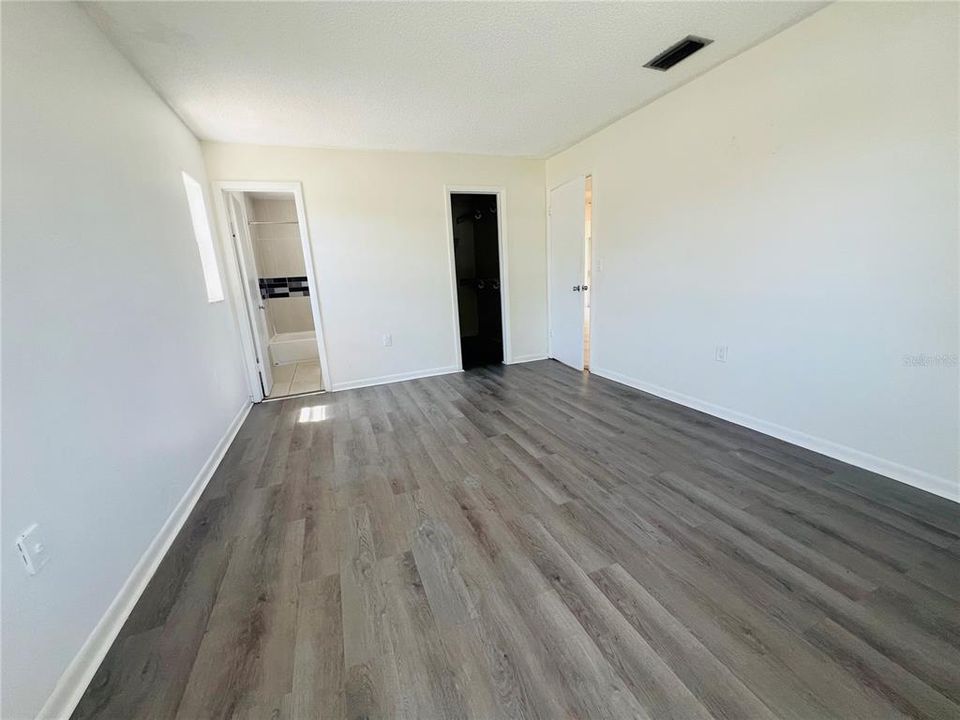 Под контрактом: $198,999 (2 спален, 2 ванн, 1237 Квадратных фут)