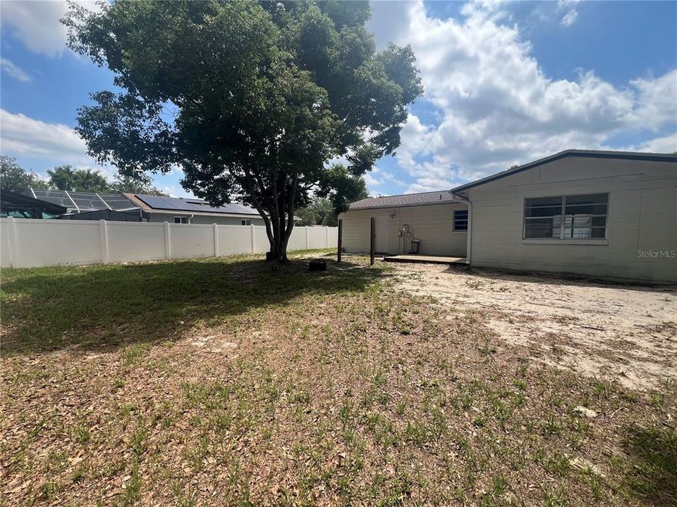 Под контрактом: $198,999 (2 спален, 2 ванн, 1237 Квадратных фут)