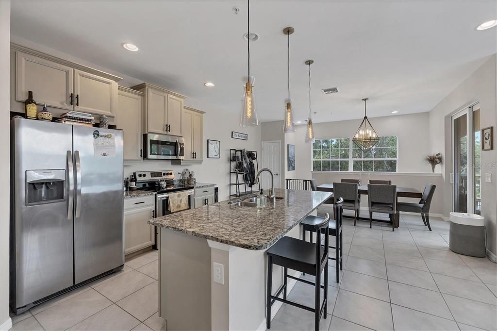 Под контрактом: $299,500 (2 спален, 2 ванн, 1135 Квадратных фут)