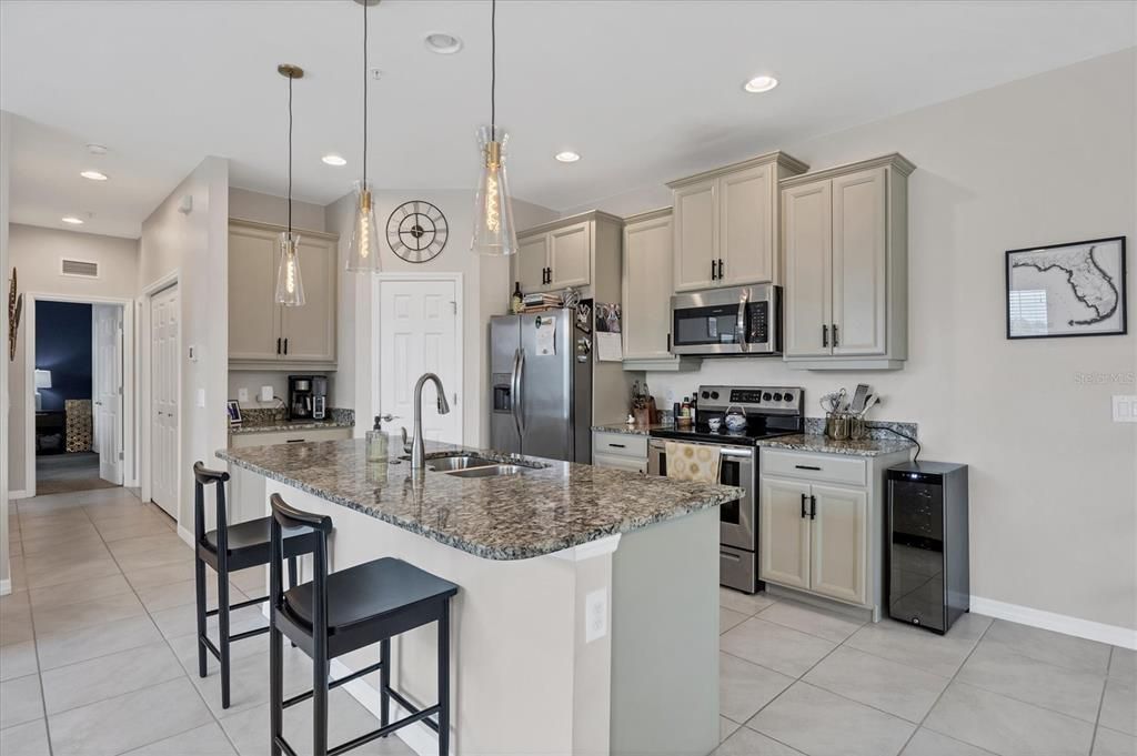 Под контрактом: $299,500 (2 спален, 2 ванн, 1135 Квадратных фут)