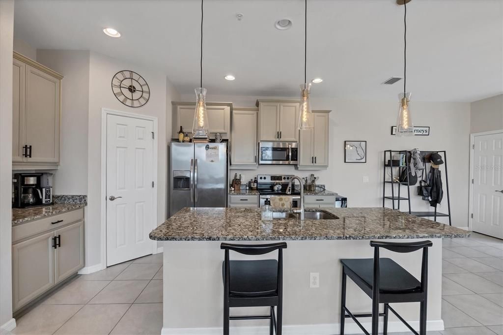 Под контрактом: $299,500 (2 спален, 2 ванн, 1135 Квадратных фут)