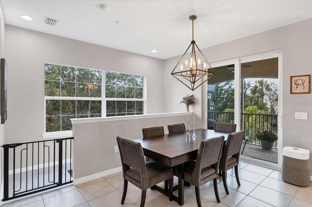 Под контрактом: $299,500 (2 спален, 2 ванн, 1135 Квадратных фут)