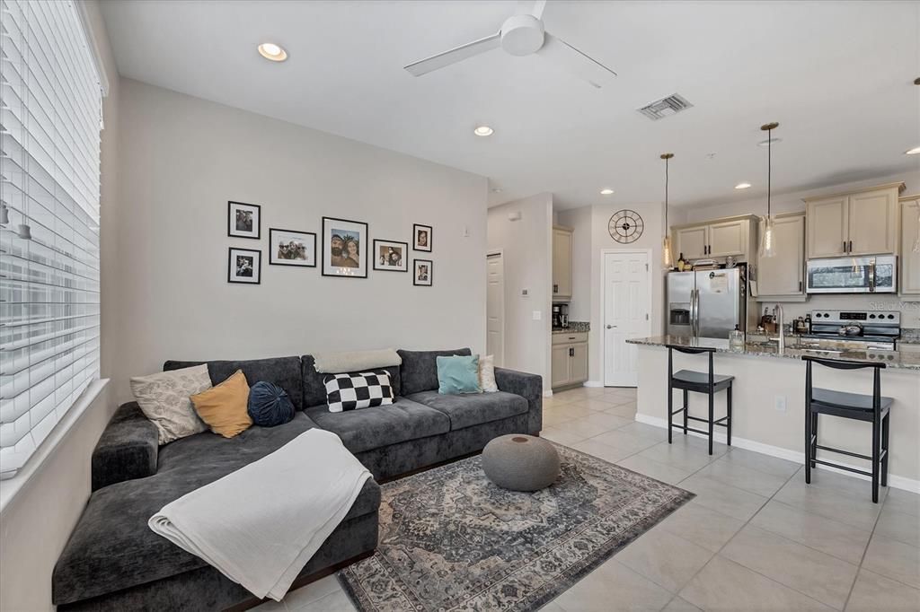 Под контрактом: $299,500 (2 спален, 2 ванн, 1135 Квадратных фут)