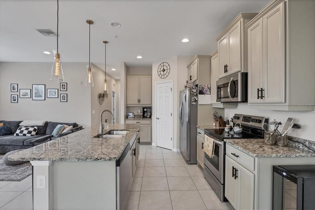 Под контрактом: $299,500 (2 спален, 2 ванн, 1135 Квадратных фут)