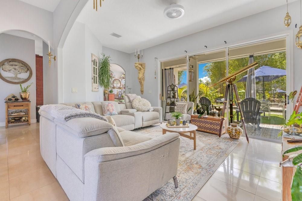 For Sale: $749,900 (3 beds, 3 baths, 2147 Square Feet)