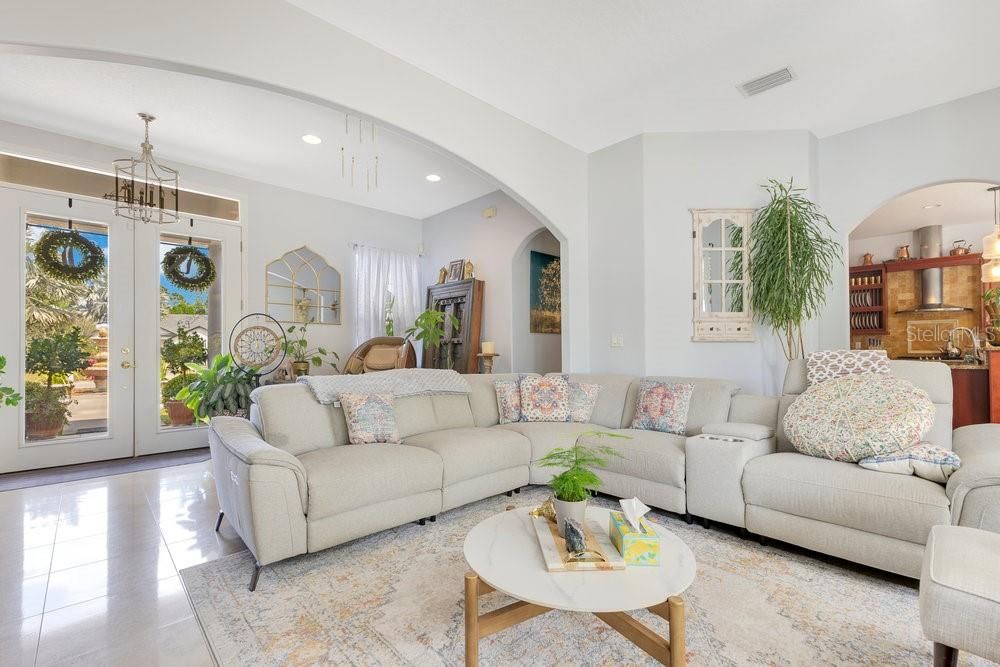 For Sale: $749,900 (3 beds, 3 baths, 2147 Square Feet)