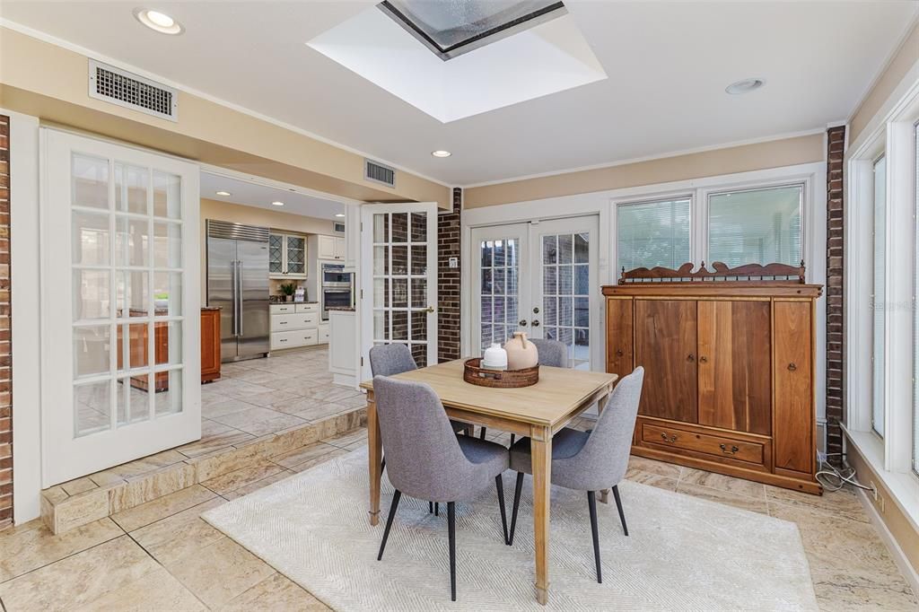 待售: $850,000 (4 贝兹, 3 浴室, 3450 平方英尺)