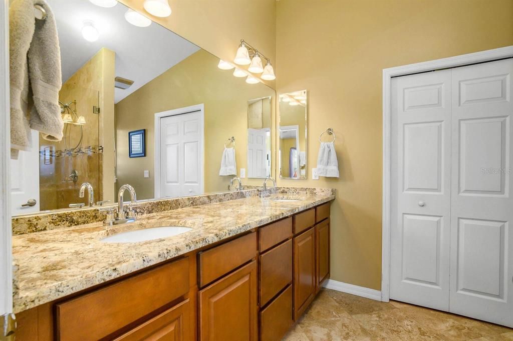 待售: $499,000 (4 贝兹, 3 浴室, 2569 平方英尺)