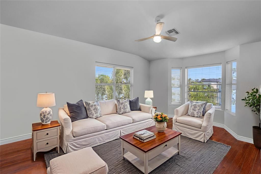 待售: $499,000 (4 贝兹, 3 浴室, 2569 平方英尺)