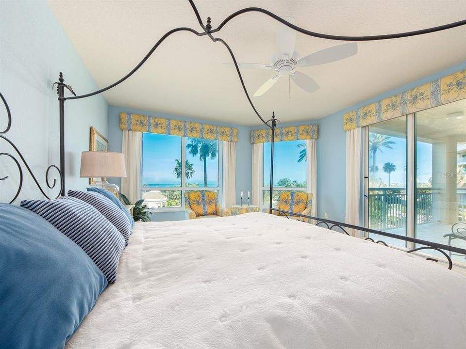 For Sale: $1,995,000 (3 beds, 3 baths, 2521 Square Feet)