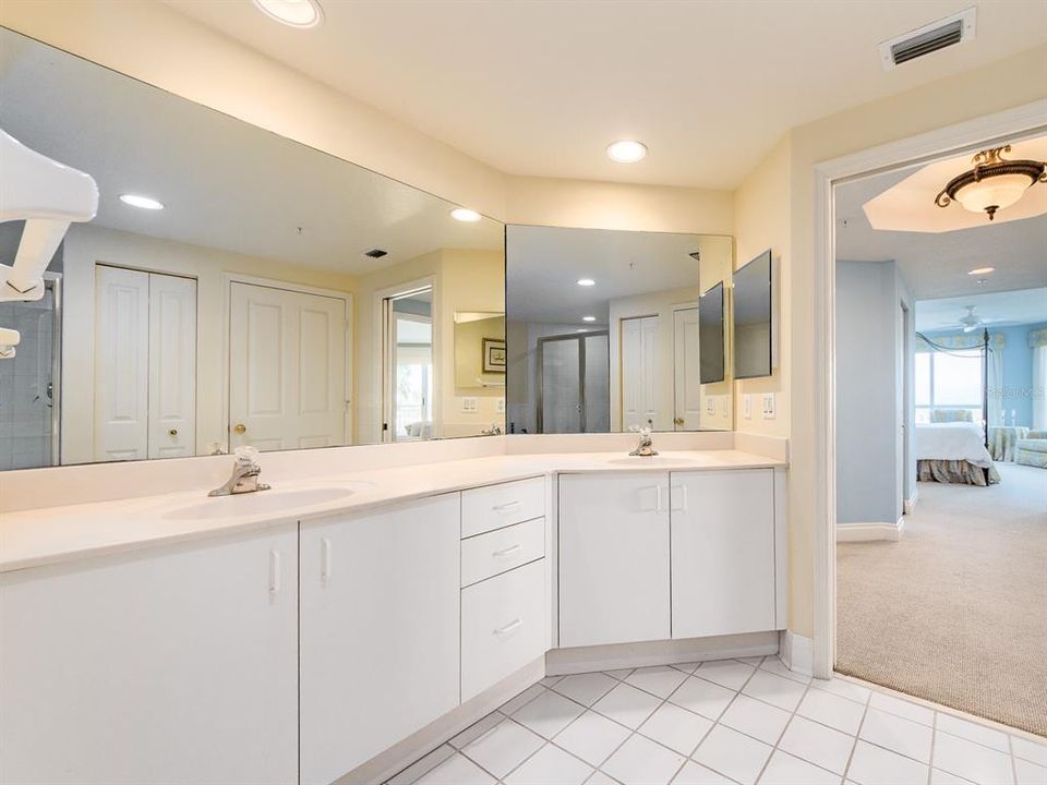 For Sale: $1,995,000 (3 beds, 3 baths, 2521 Square Feet)