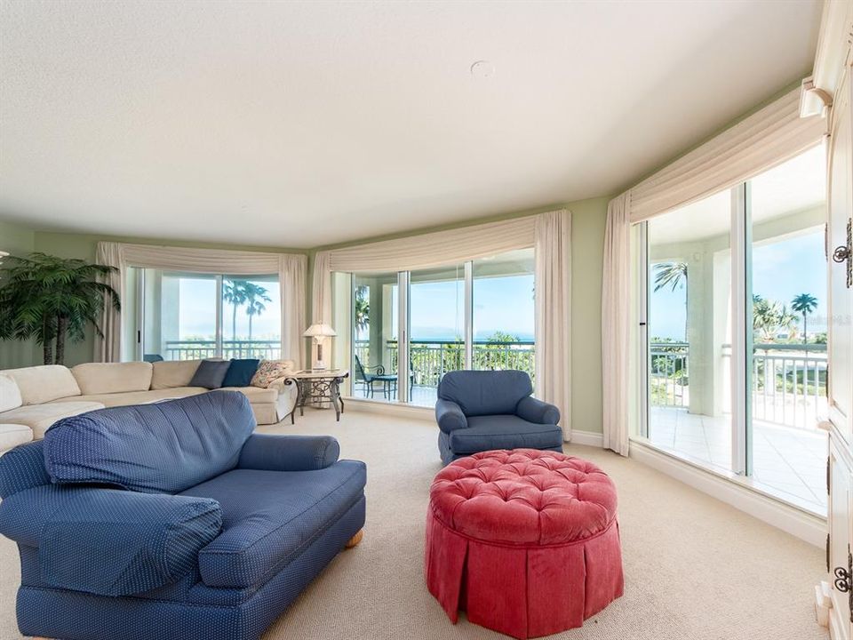 For Sale: $1,995,000 (3 beds, 3 baths, 2521 Square Feet)