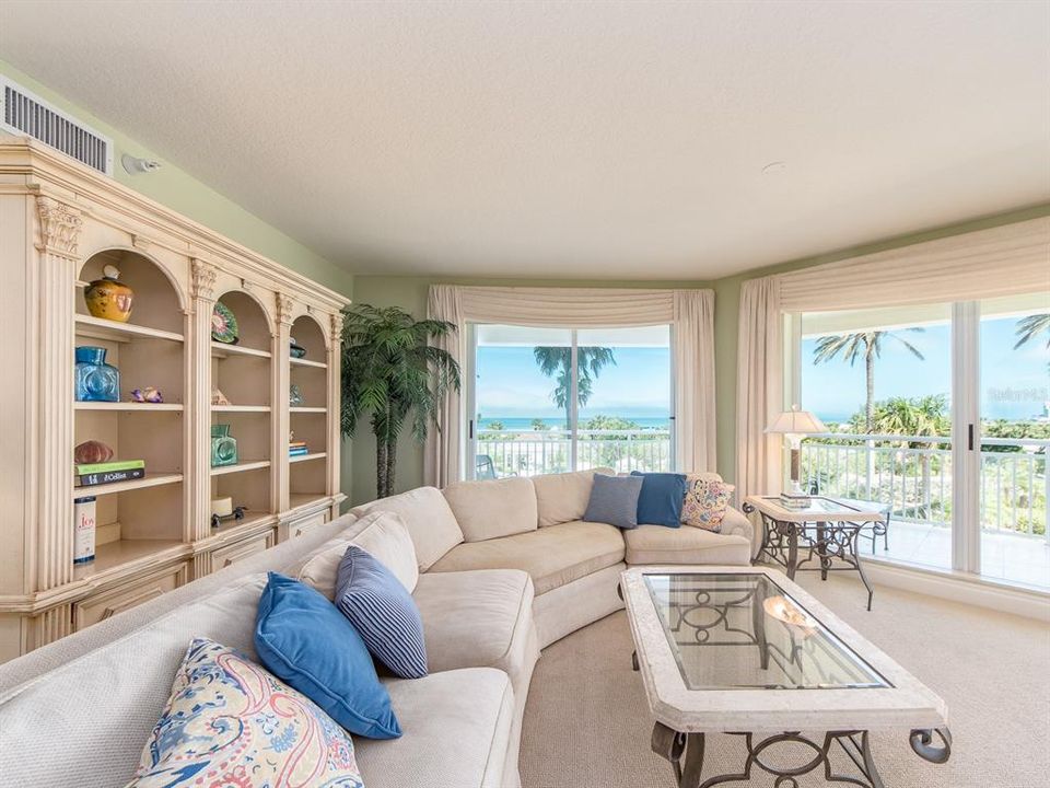 For Sale: $1,995,000 (3 beds, 3 baths, 2521 Square Feet)