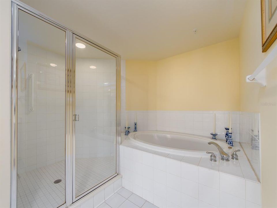 For Sale: $1,995,000 (3 beds, 3 baths, 2521 Square Feet)