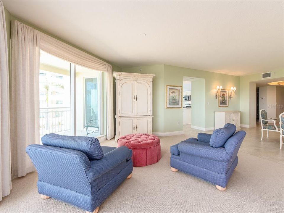 For Sale: $1,995,000 (3 beds, 3 baths, 2521 Square Feet)