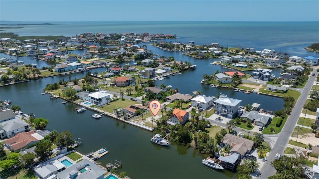 На продажу: $249,900 (0.16 acres)