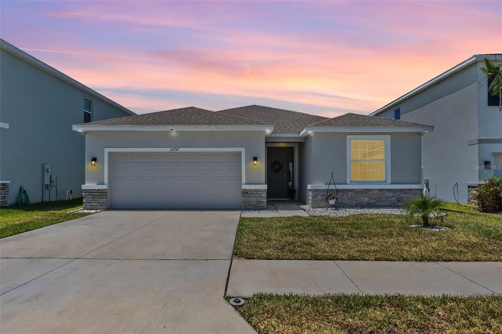 Recently Sold: $379,990 (4 beds, 2 baths, 2079 Square Feet)