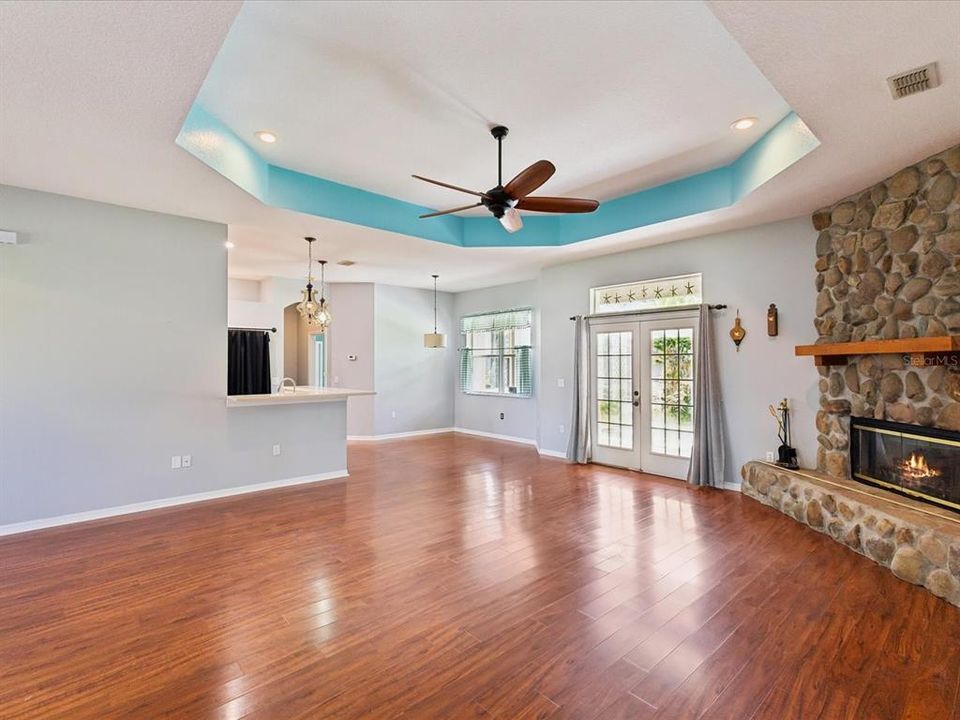 En Venta: $600,000 (3 camas, 2 baños, 2182 Pies cuadrados)