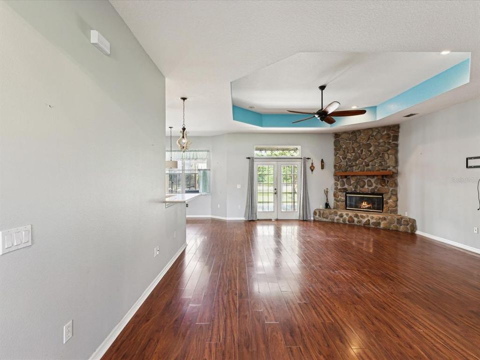 En Venta: $600,000 (3 camas, 2 baños, 2182 Pies cuadrados)