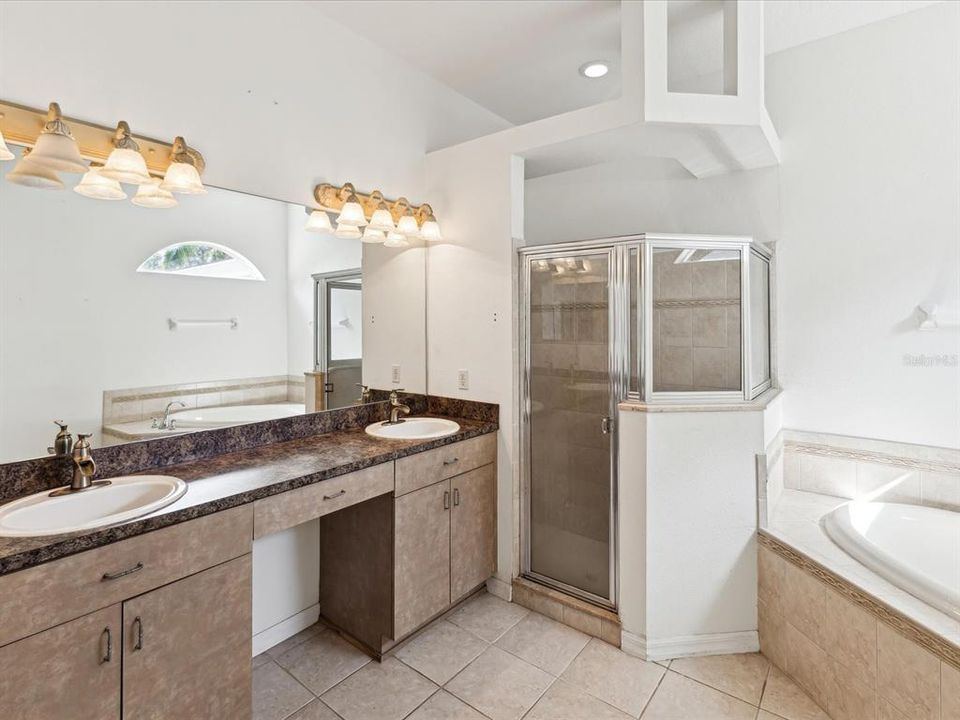 En Venta: $600,000 (3 camas, 2 baños, 2182 Pies cuadrados)