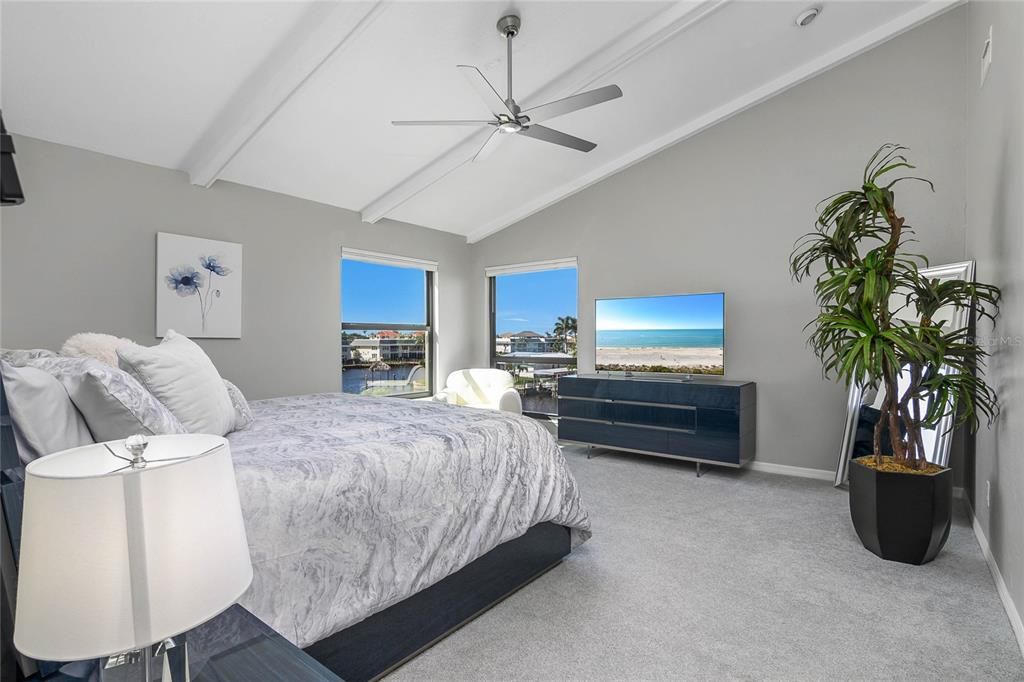 Active With Contract: $710,000 (4 beds, 3 baths, 2305 Square Feet)