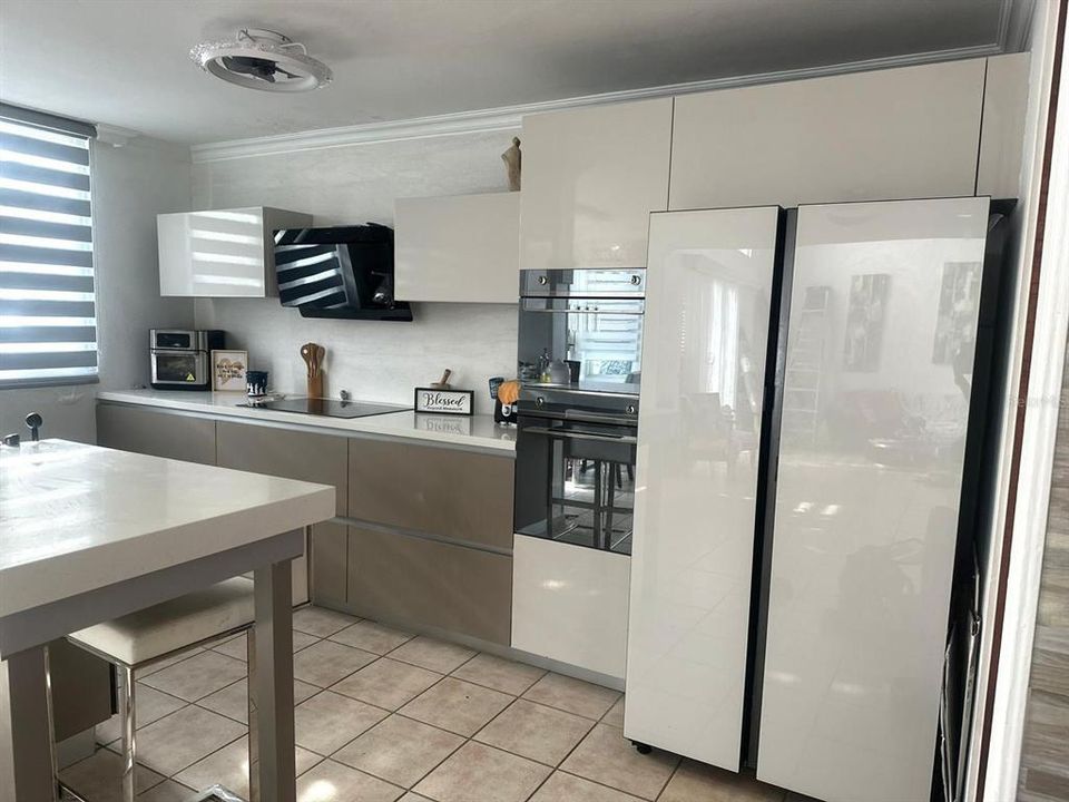 Под контрактом: $540,000 (3 спален, 2 ванн, 0 Квадратных фут)