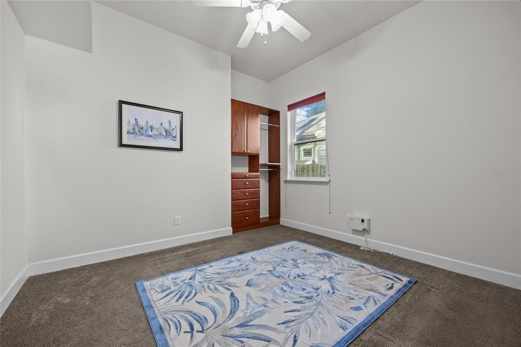 合同活跃: $389,900 (4 贝兹, 3 浴室, 2046 平方英尺)