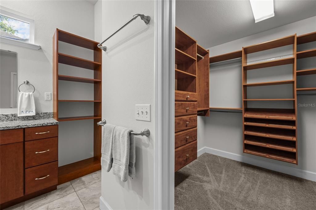 合同活跃: $389,900 (4 贝兹, 3 浴室, 2046 平方英尺)