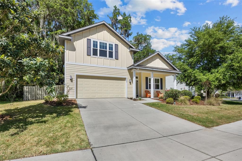 合同活跃: $389,900 (4 贝兹, 3 浴室, 2046 平方英尺)