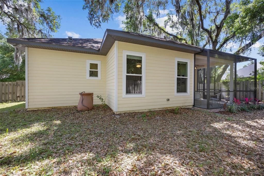 合同活跃: $389,900 (4 贝兹, 3 浴室, 2046 平方英尺)