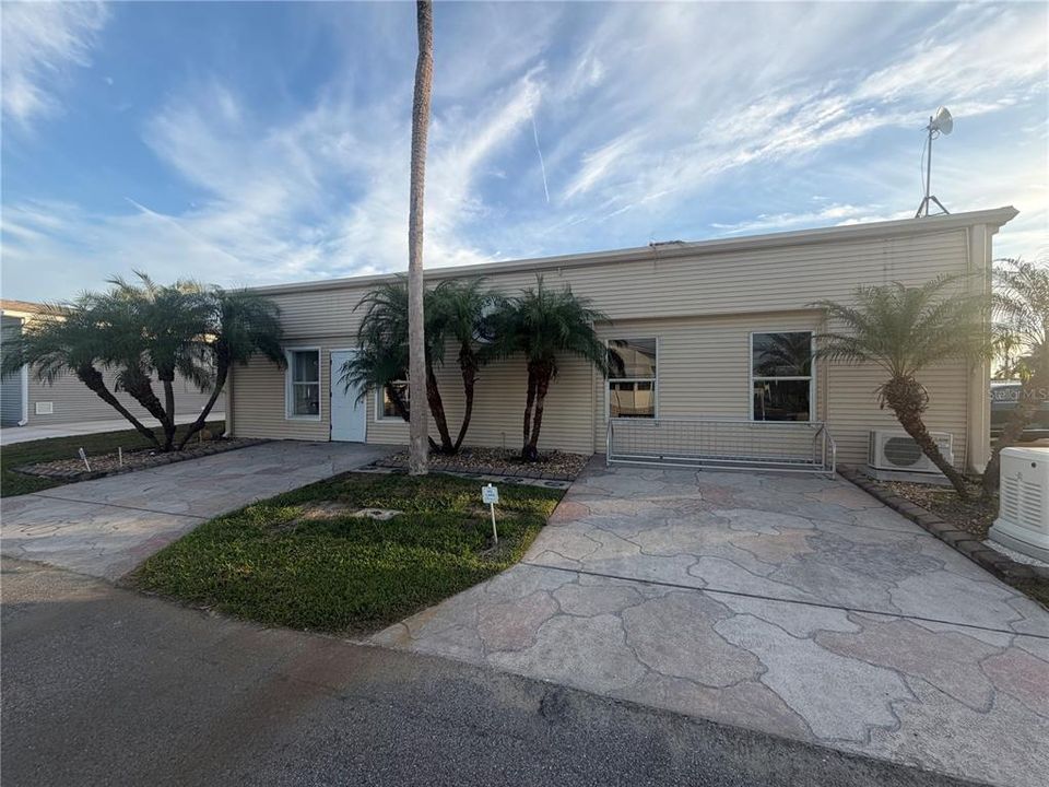 For Sale: $59,990 (0.09 acres)