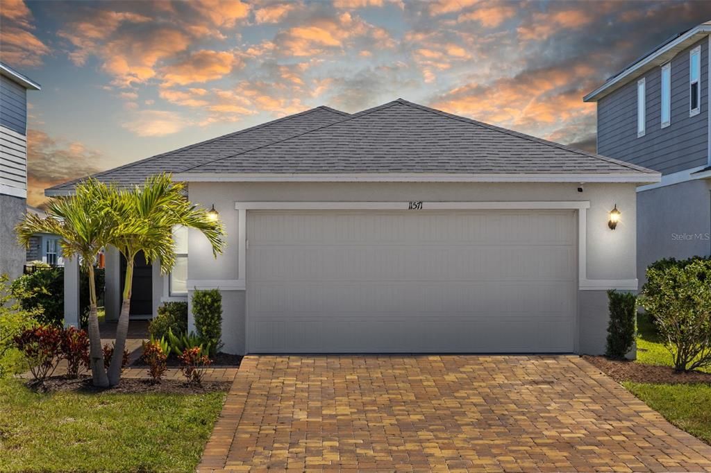 Recently Sold: $327,000 (4 beds, 2 baths, 1635 Square Feet)